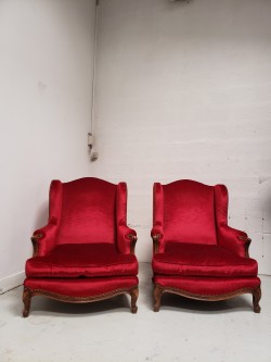 paire de fauteuils rouge
